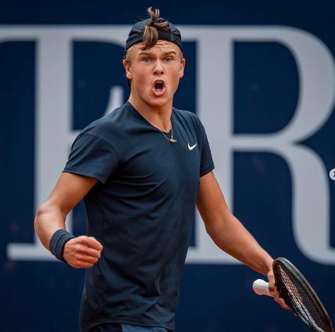 赛场上崭露 赛场上崭露