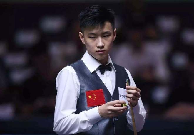 拉开率先的 拉开率先的